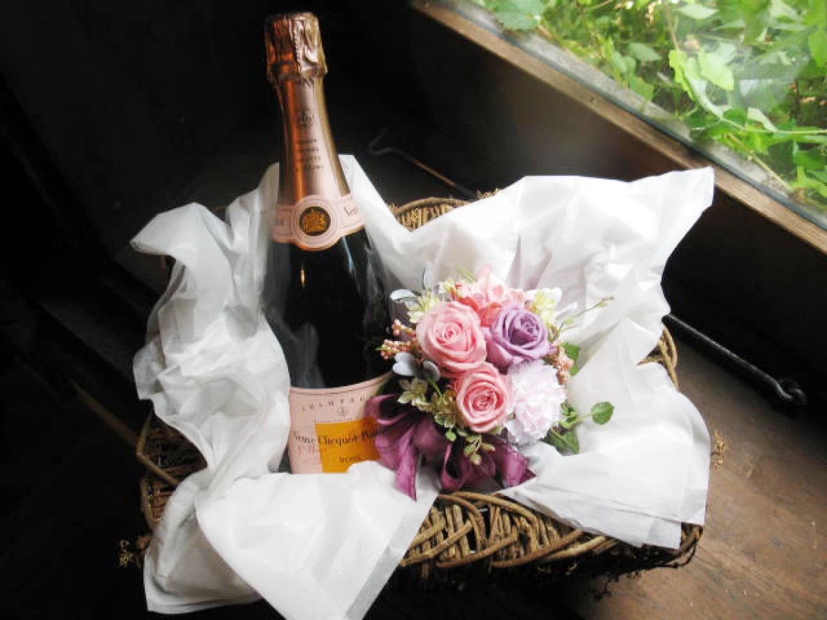 結婚記念日 シャンパンギフト[ワイン 花]ヴーヴクリコ ローズラベル フルボトルとプリザのピンクなセット