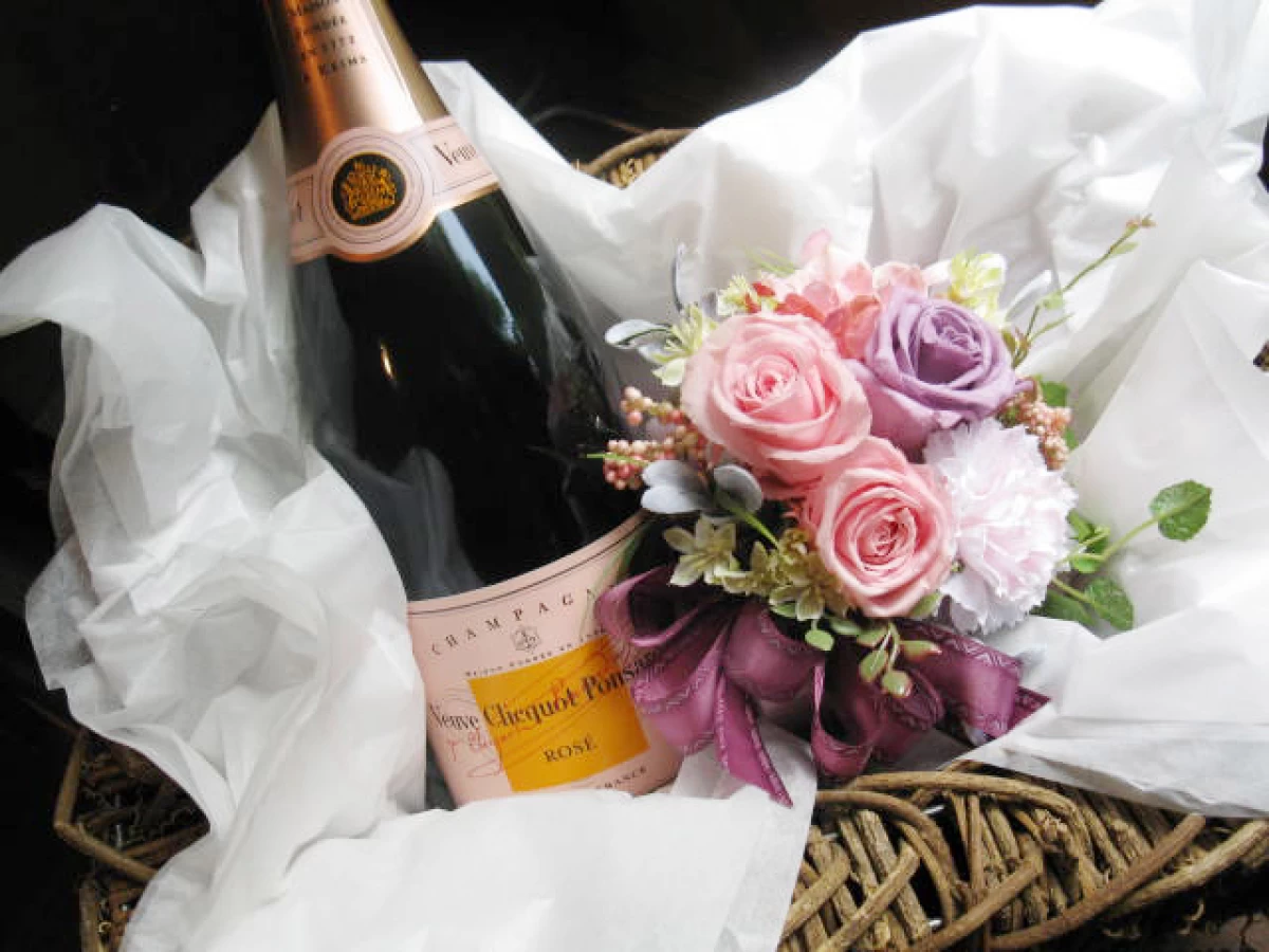 結婚記念日 シャンパンギフト[ワイン 花]ヴーヴクリコ ローズラベル フルボトルとプリザのピンクなセット