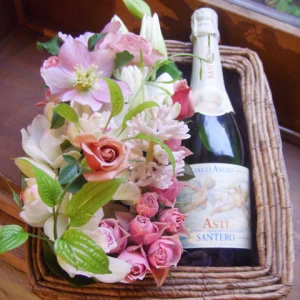 結婚祝い 誕生日祝い[ワイン 生花 ギフト]花とスパークリングワイン(天使のアスティー)のセット