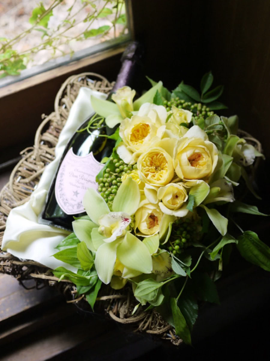 開業祝い 結婚祝い 還暦祝い[ドンペリロゼ 花ギフト]シャンパンの女王ピンドンとイエローカラーのプレミアムセット