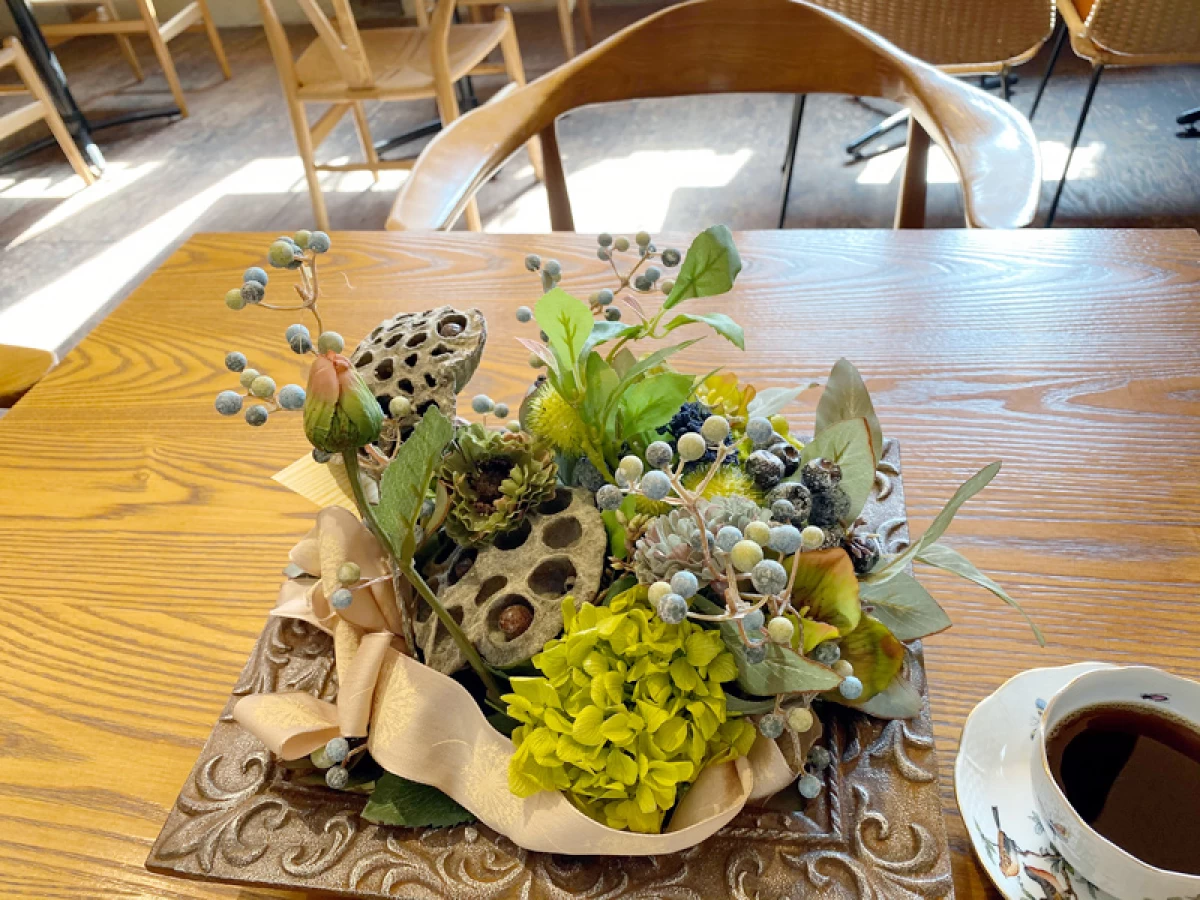 結婚祝い 誕生日祝い[世界に一つの贈り物]枯れないお花の食卓用造花アイアン額縁アレンジ2
