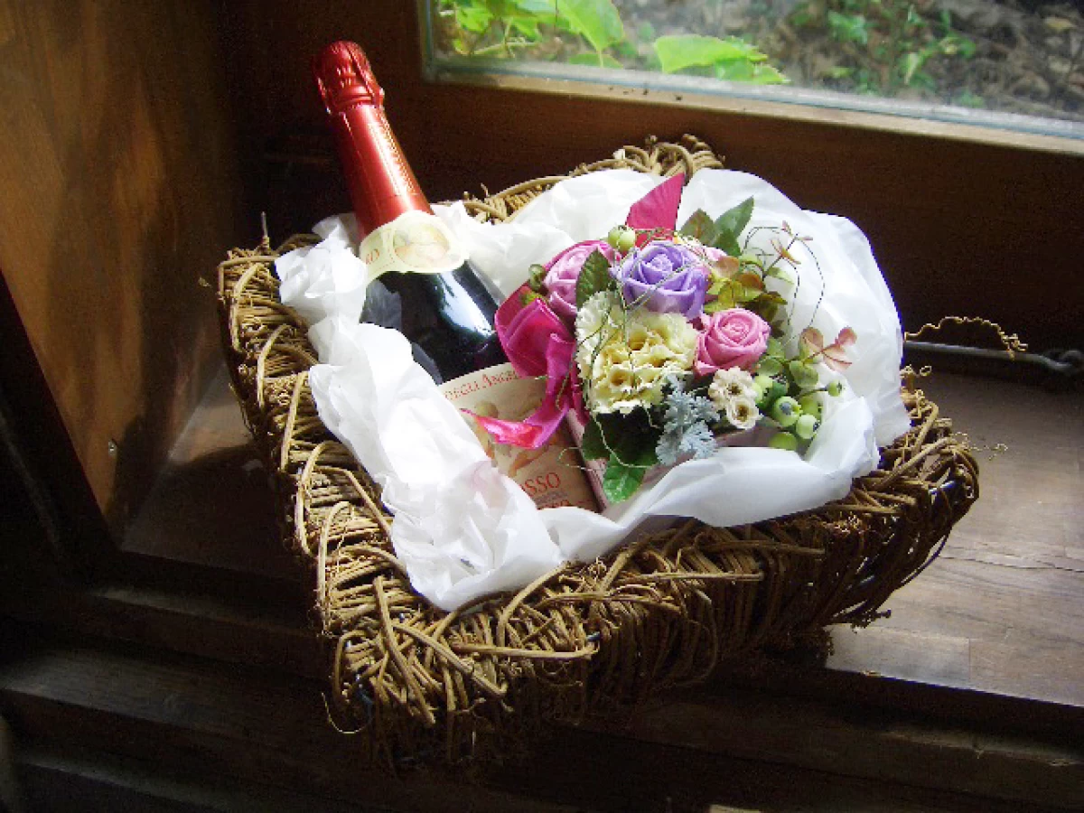 結婚祝い 還暦祝い[ワイン 花 ギフト]プリザーブドフラワーと天使のロッソのセット