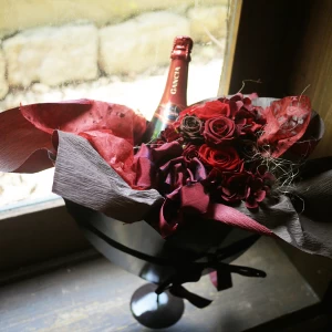 還暦祝い[花ギフト]赤いスパークリングワインのハートアイアンセット フルボトル