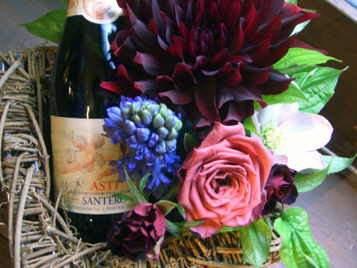 誕生日祝い ワインギフト[生花 ギフト]スパークリングワイン 天使のアスティーとお花のセット