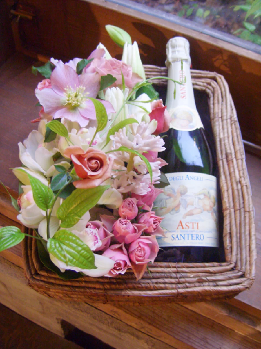 結婚祝い 誕生日祝い[ワイン 生花 ギフト]花とスパークリングワイン(天使のアスティー)のセット