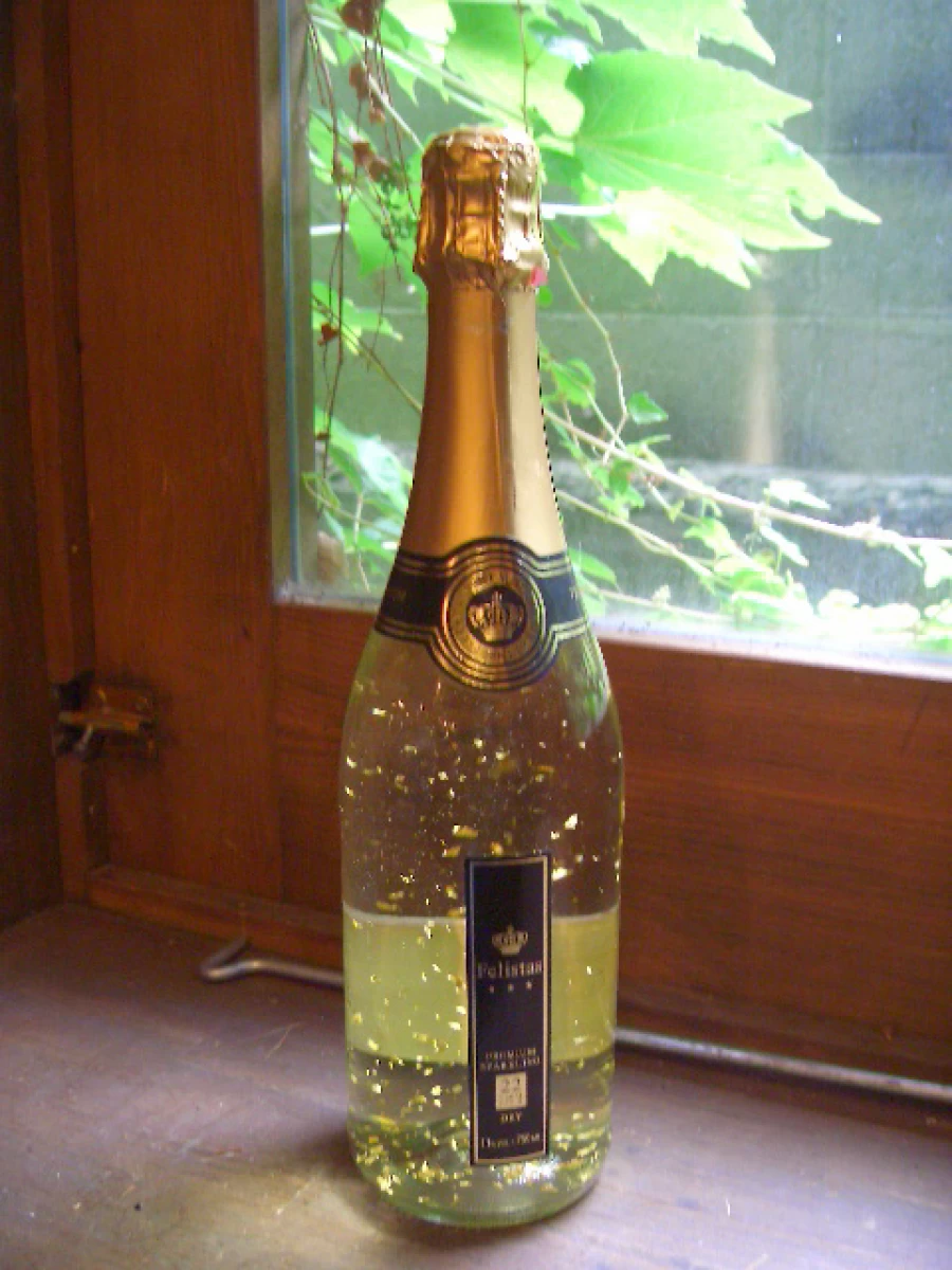 結婚祝いプレゼント　[ワイン 生花 ギフト]金箔入りスパークリングワインとユリの「幸福」セット
