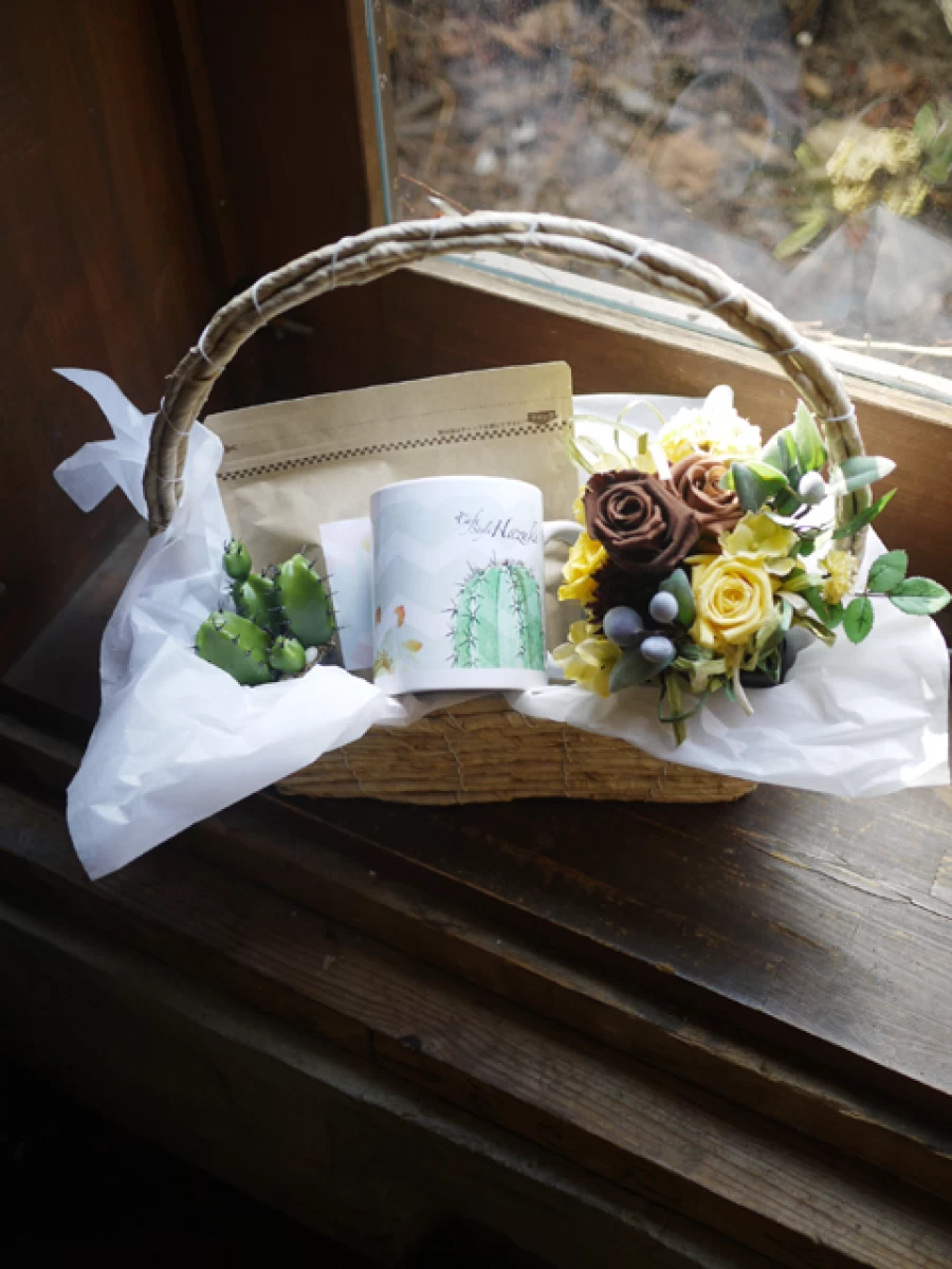 結婚祝い 還暦祝い 誕生日祝い[花 ギフト]オーガニック珈琲とオリジナルマグカップとプリザのセット(サボテン)