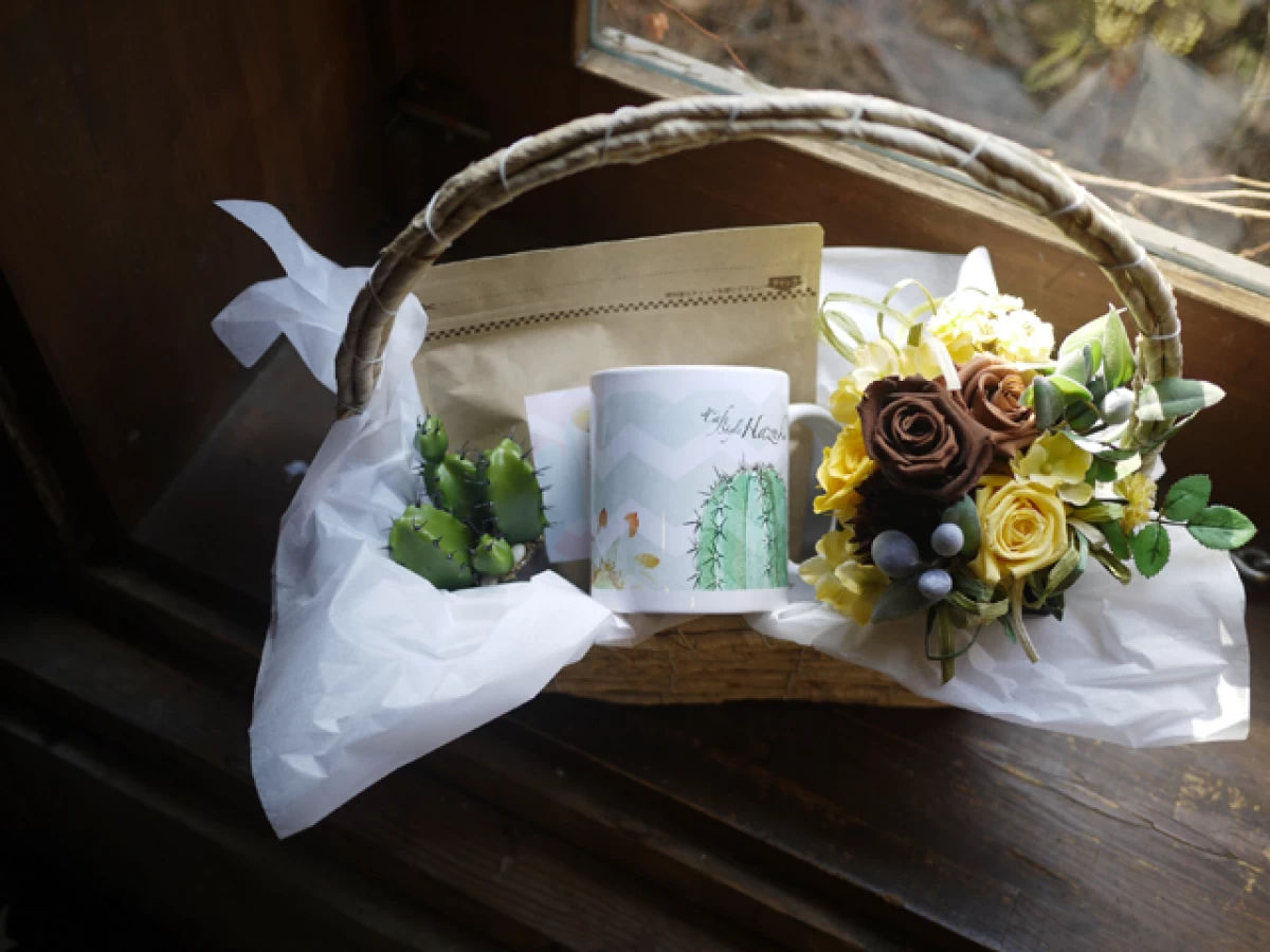 結婚祝い 還暦祝い 誕生日祝い[花 ギフト]オーガニック珈琲とオリジナルマグカップとプリザのセット(サボテン)