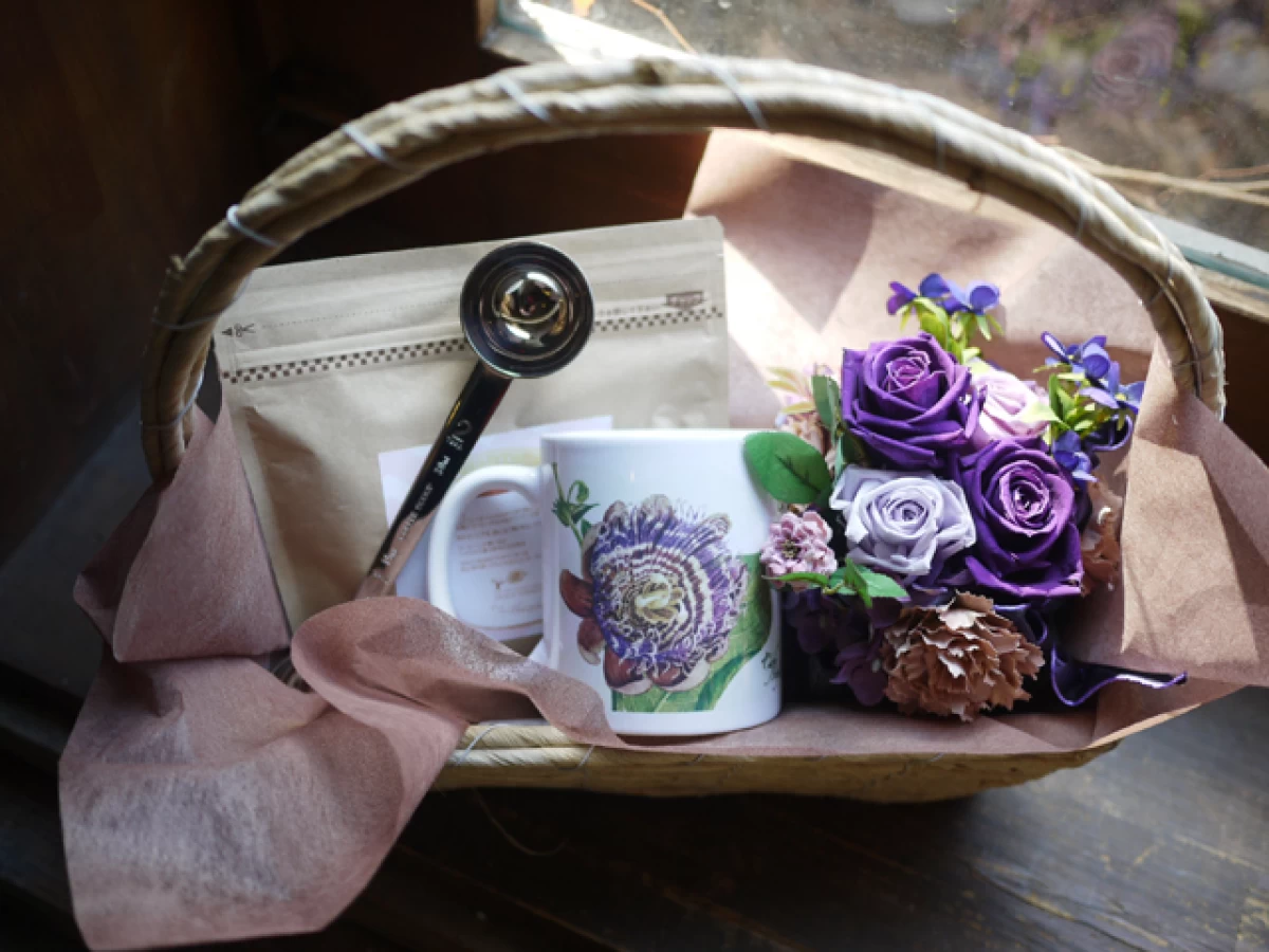 結婚祝い 還暦祝い 誕生日祝い[プリザ ギフト]オーガニック珈琲とオリジナルマグカップとプリザのセット(時計草)