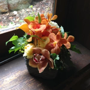 誕生日 送別プレゼント[5千円アレンジ] オレンジカラーとランのアレンジフラワー