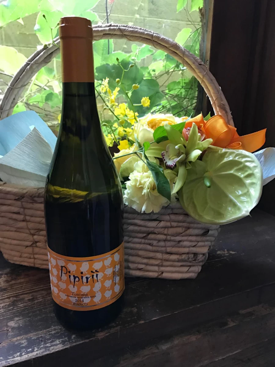 出産祝い 内祝い[ワインと花ギフト]ひよこのラベルの無農薬 天然発酵100%のイタリア白ワインと生花のアレンジセット