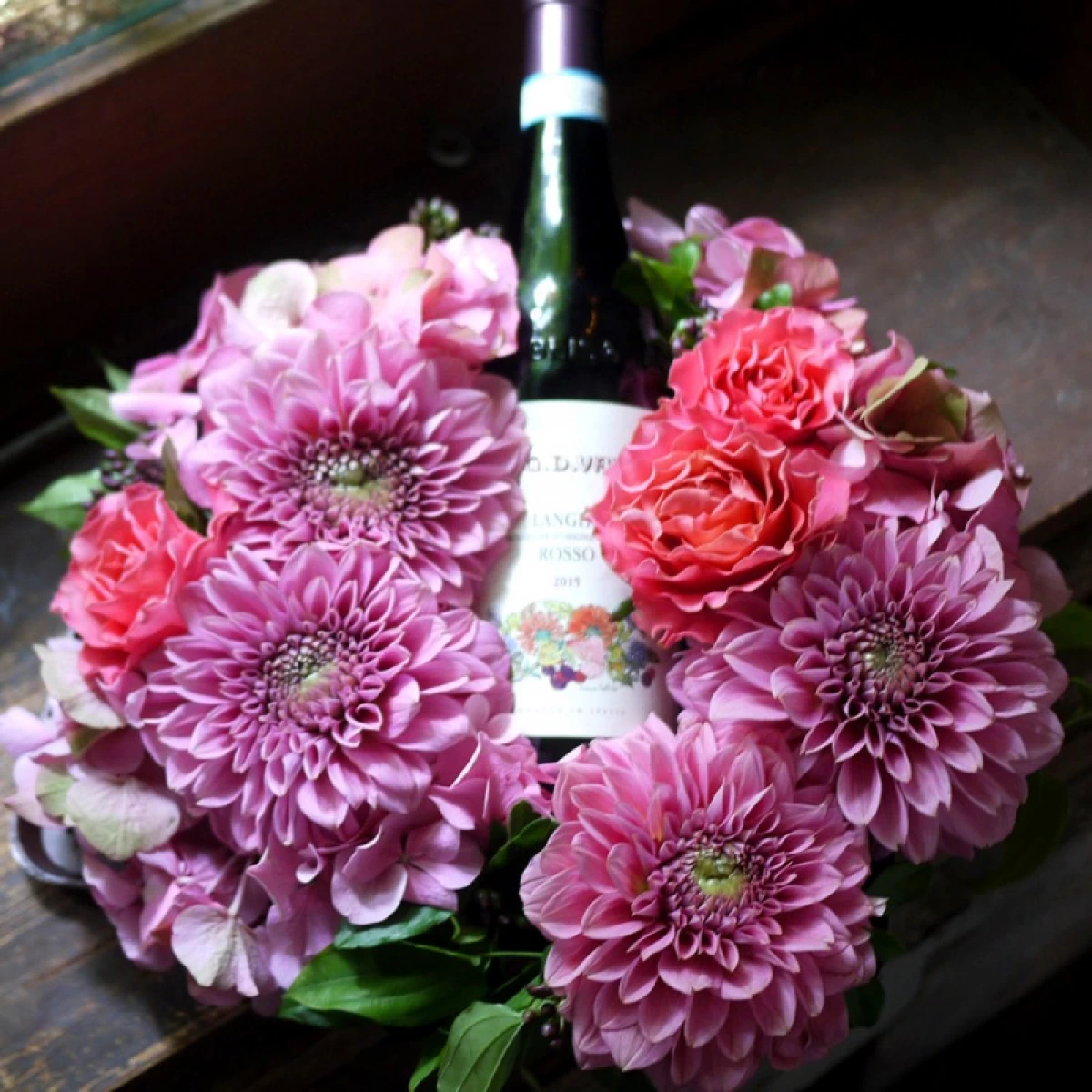 結婚祝い 還暦祝い[赤ワイン 生花 ギフト] 生花のフラワーリース と豊かな果実味イタリア産赤ワイン