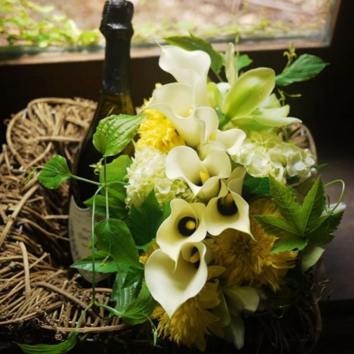 結婚祝い 昇進祝い 誕生日祝い[ワイン 生花 ギフト]ドンペリとホワイトカラーのお花のプレミアムセット