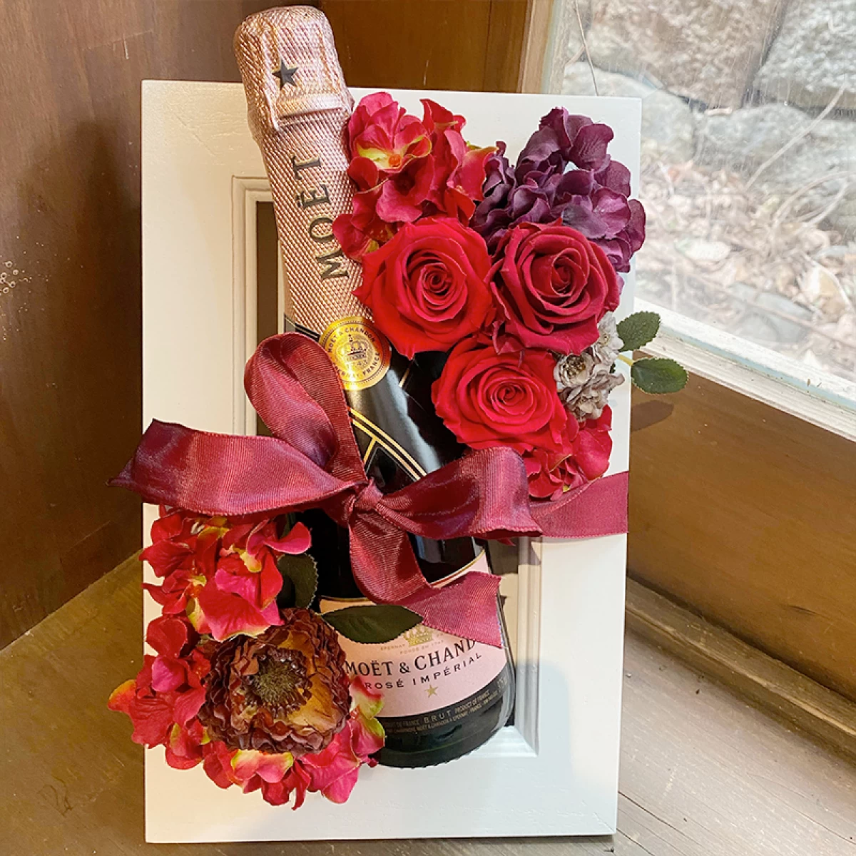 還暦プレゼント 結婚祝い[ワイン 花 ギフト]シャンパン(モエ　ロゼ　ハーフボトル)とプリザーブドの額縁アレンジ(レッド)