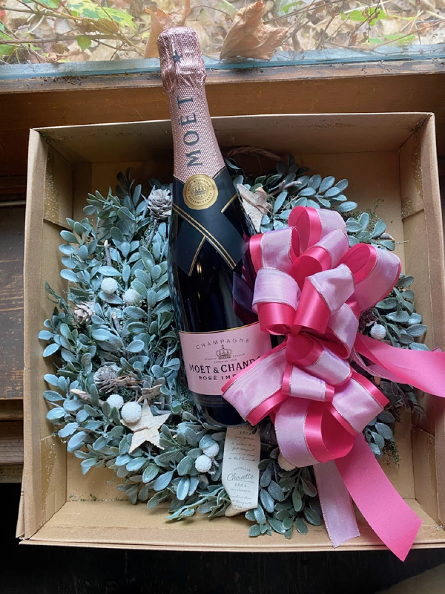 誕生日プレゼントに!造花のリースとシャンパンモエピンク フルボトルのセット
